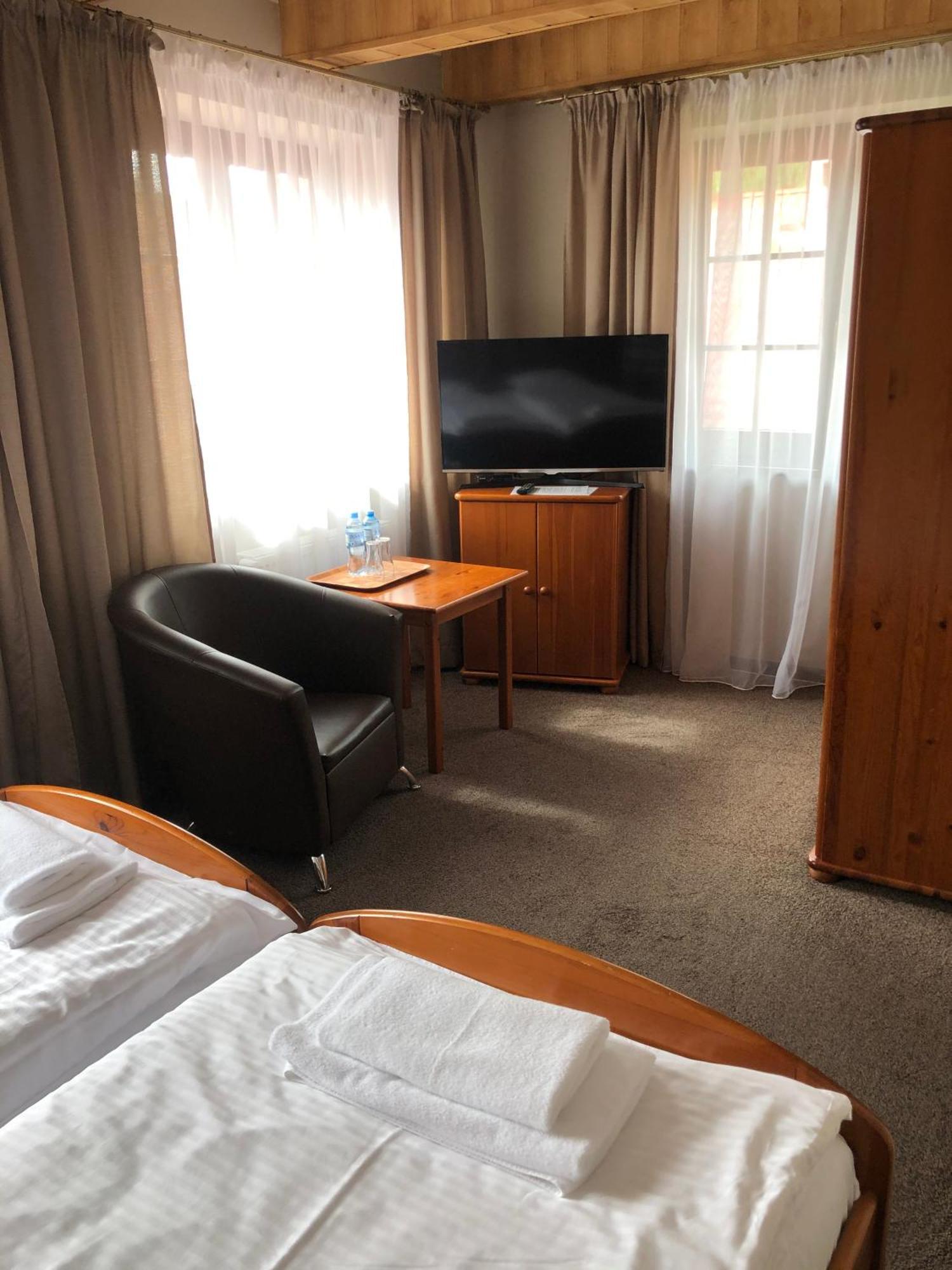Hotel Krystyna Szczytno  Buitenkant foto